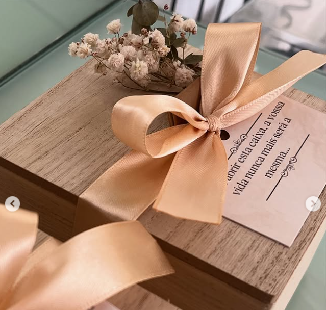 Conjunto de Oferta Personalizado — Vela Artesanal & Caixa de Madeira c/ Mensagem