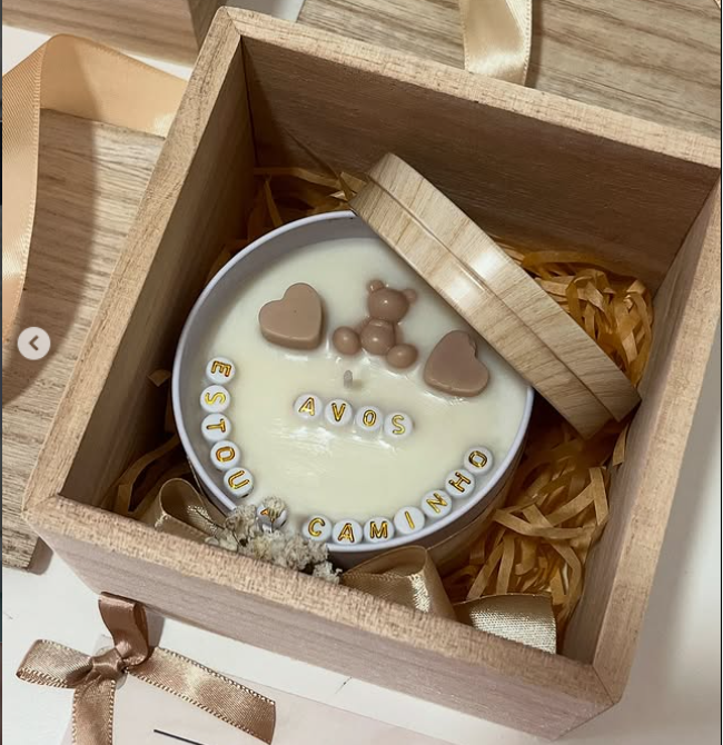 Conjunto de Oferta Personalizado — Vela Artesanal & Caixa de Madeira c/ Mensagem