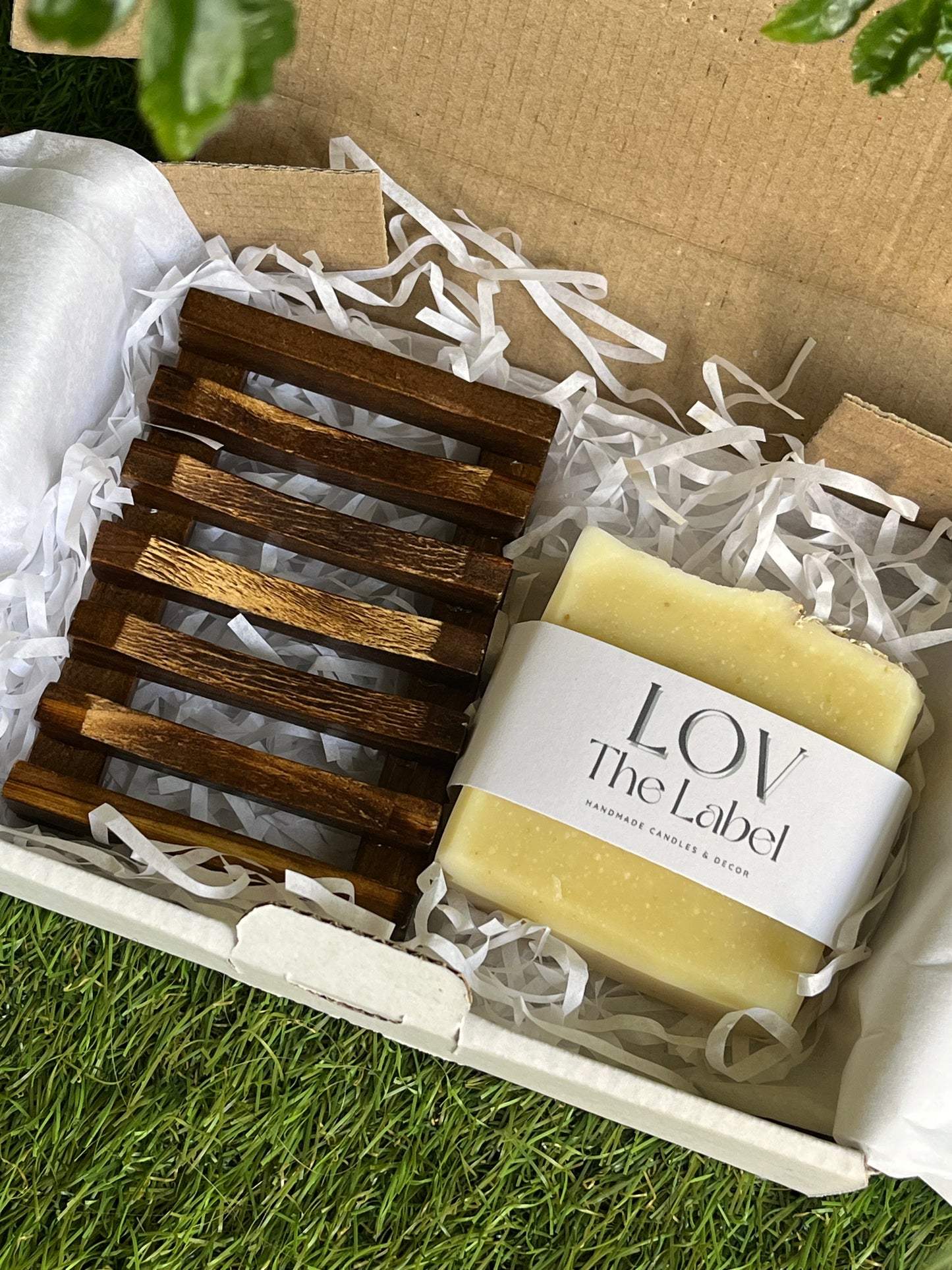Kit Sabonete Artesanal Aveia & Lavanda + Saboneteira em Bambu – Pele Atópica e Sensível