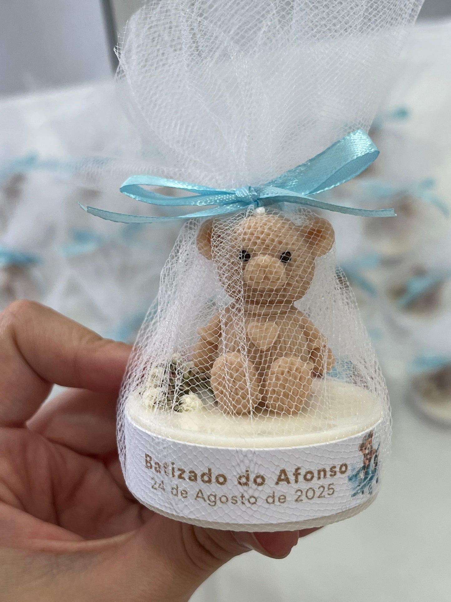 Ursinho em Base e flores | Tule e etiqueta Personalizada