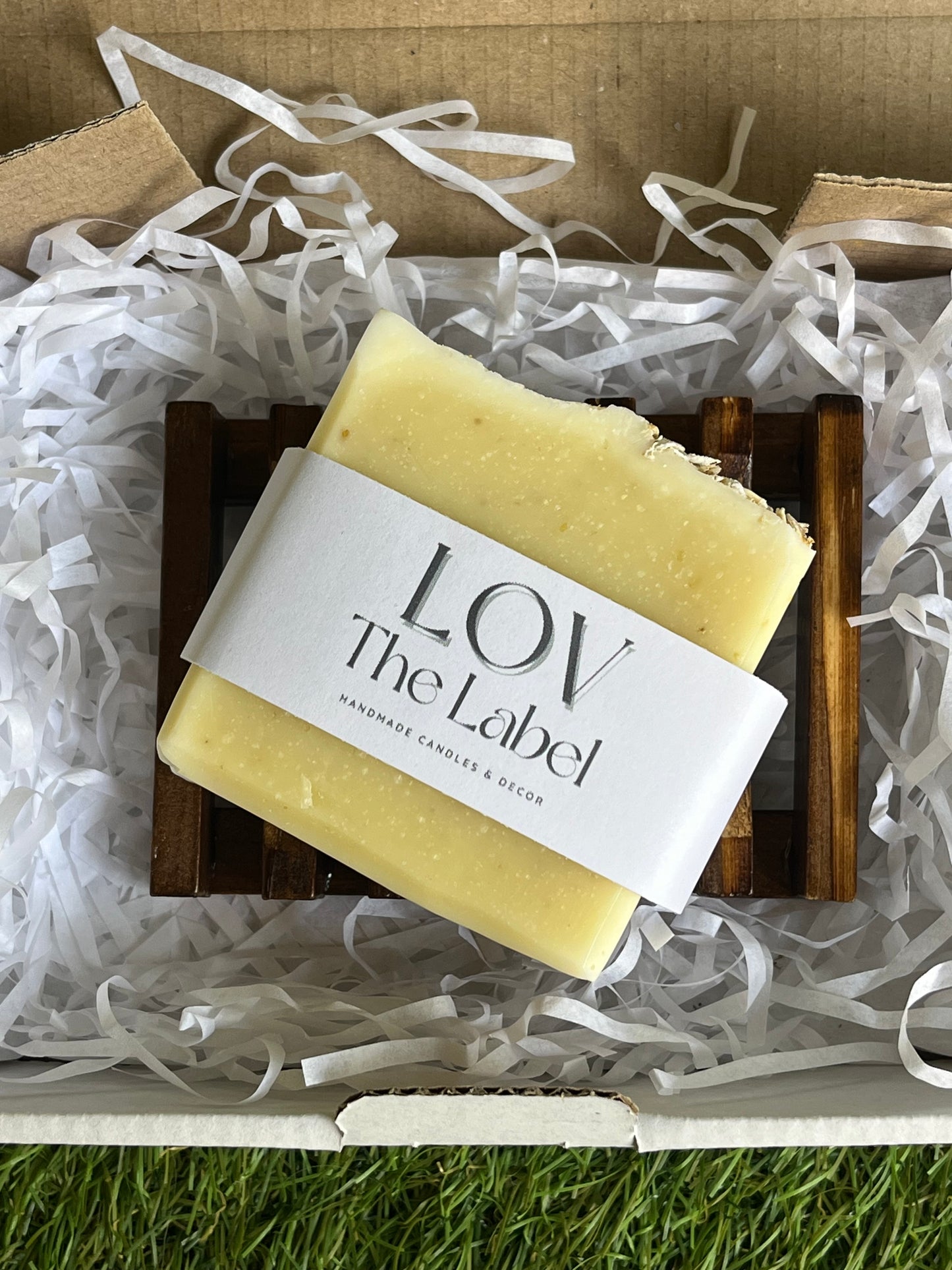 Kit Sabonete Artesanal Aveia & Lavanda + Saboneteira em Bambu – Pele Atópica e Sensível