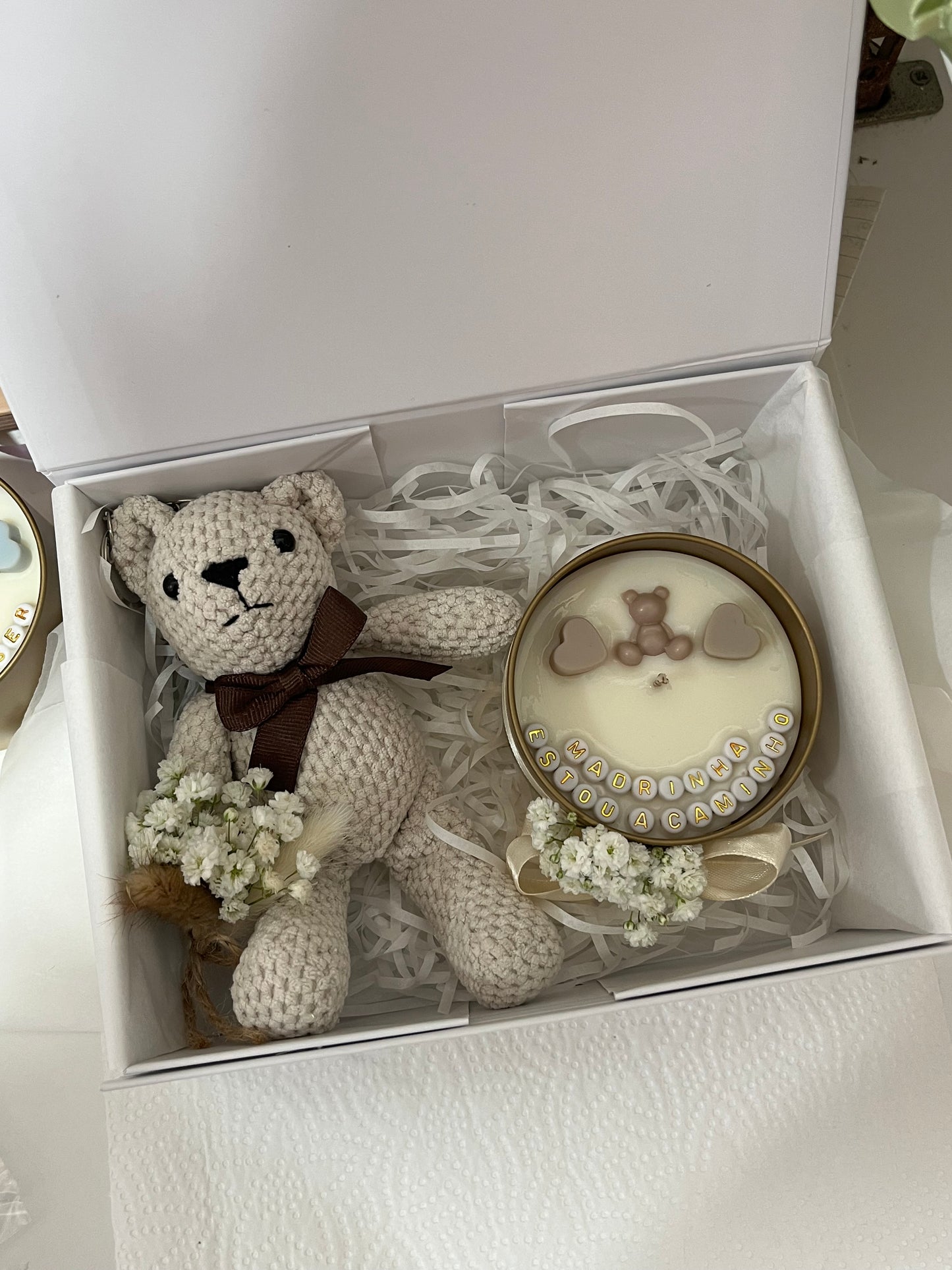 Box Peluche + Vela Personalizada (lata grande - 240ml)