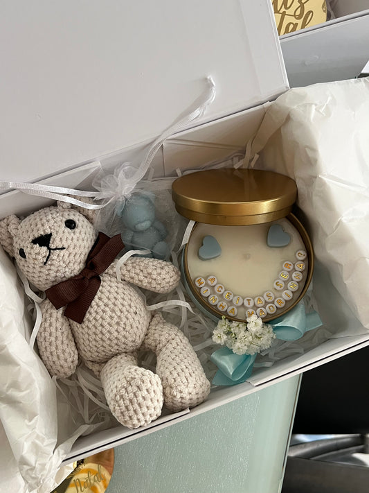 Box Peluche + Vela Personalizada (lata grande - 240ml)