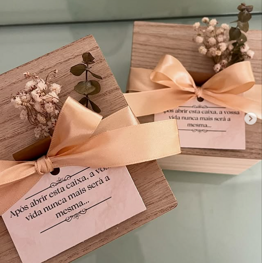 Conjunto de Oferta Personalizado — Vela Artesanal & Caixa de Madeira c/ Mensagem