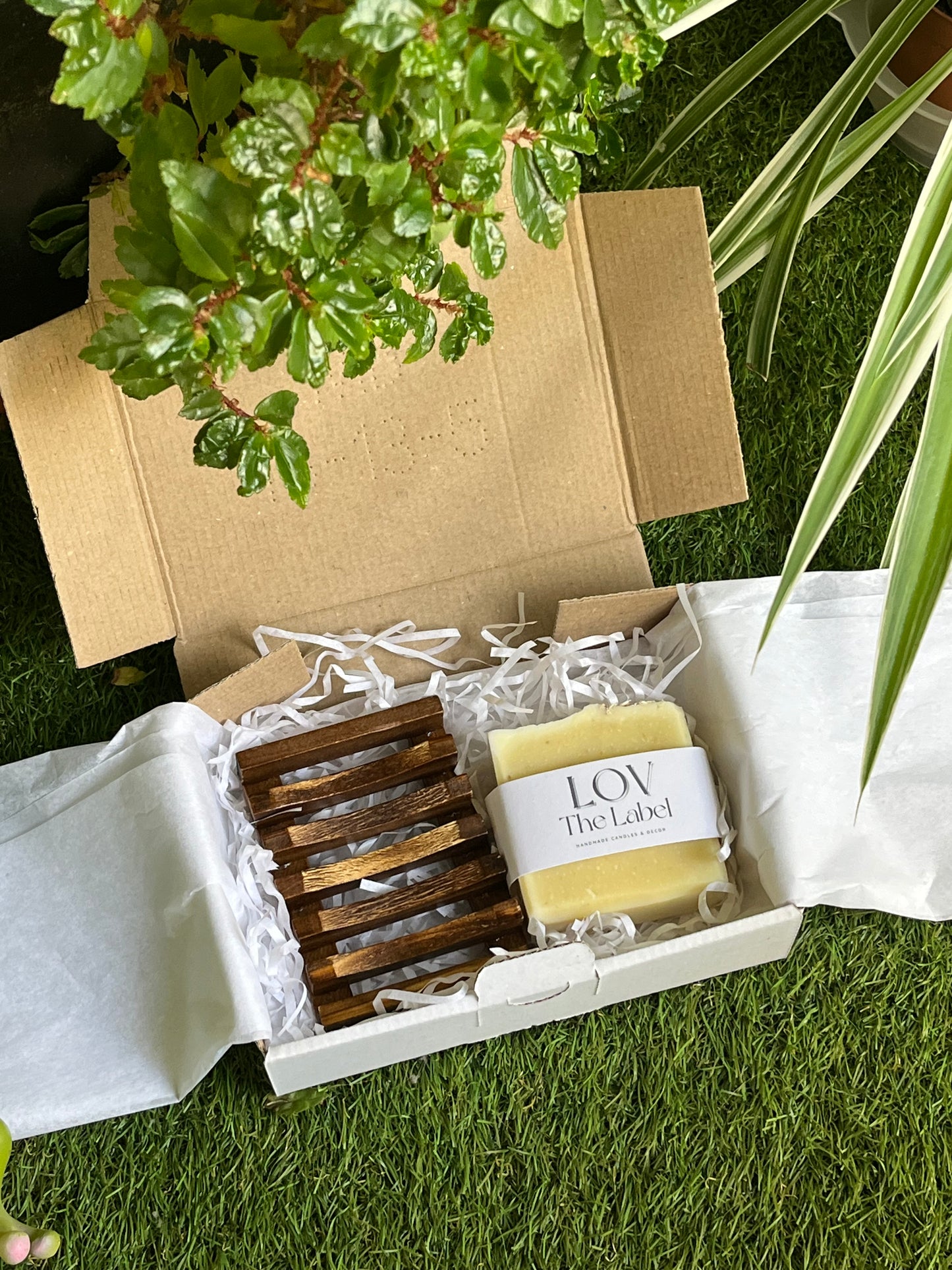 Kit Sabonete Artesanal Aveia & Lavanda + Saboneteira em Bambu – Pele Atópica e Sensível