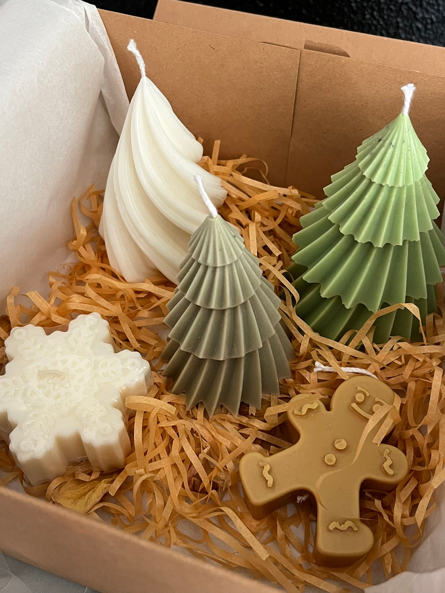 Box Grande de Natal | Trio de Pinheiros + Vela Biscoito de Natal + Vela Floco de Neve | Coleção de Natal