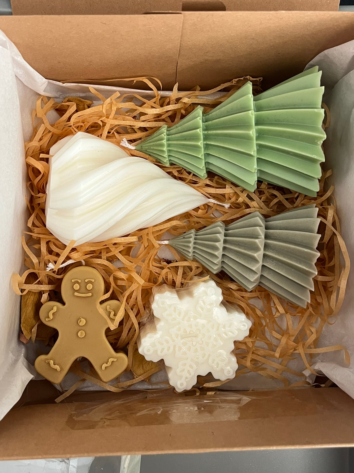 Box Grande de Natal | Trio de Pinheiros + Vela Biscoito de Natal + Vela Floco de Neve | Coleção de Natal