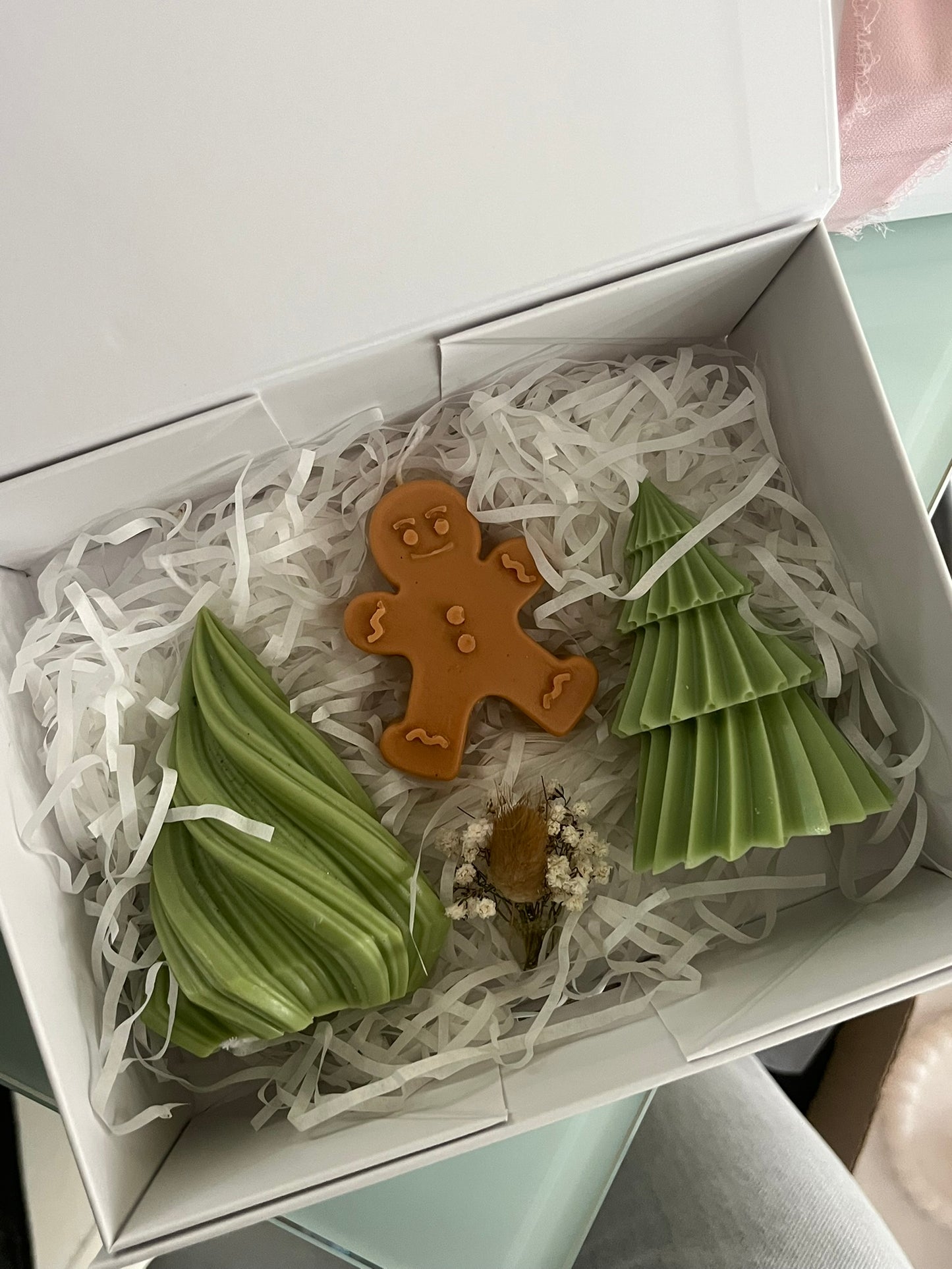 Box Presente de Natal | Vela Pinheiro Twist + Pinheiro Tradicional Pequeno + Vela Biscoito de Natal | Coleção de Natal