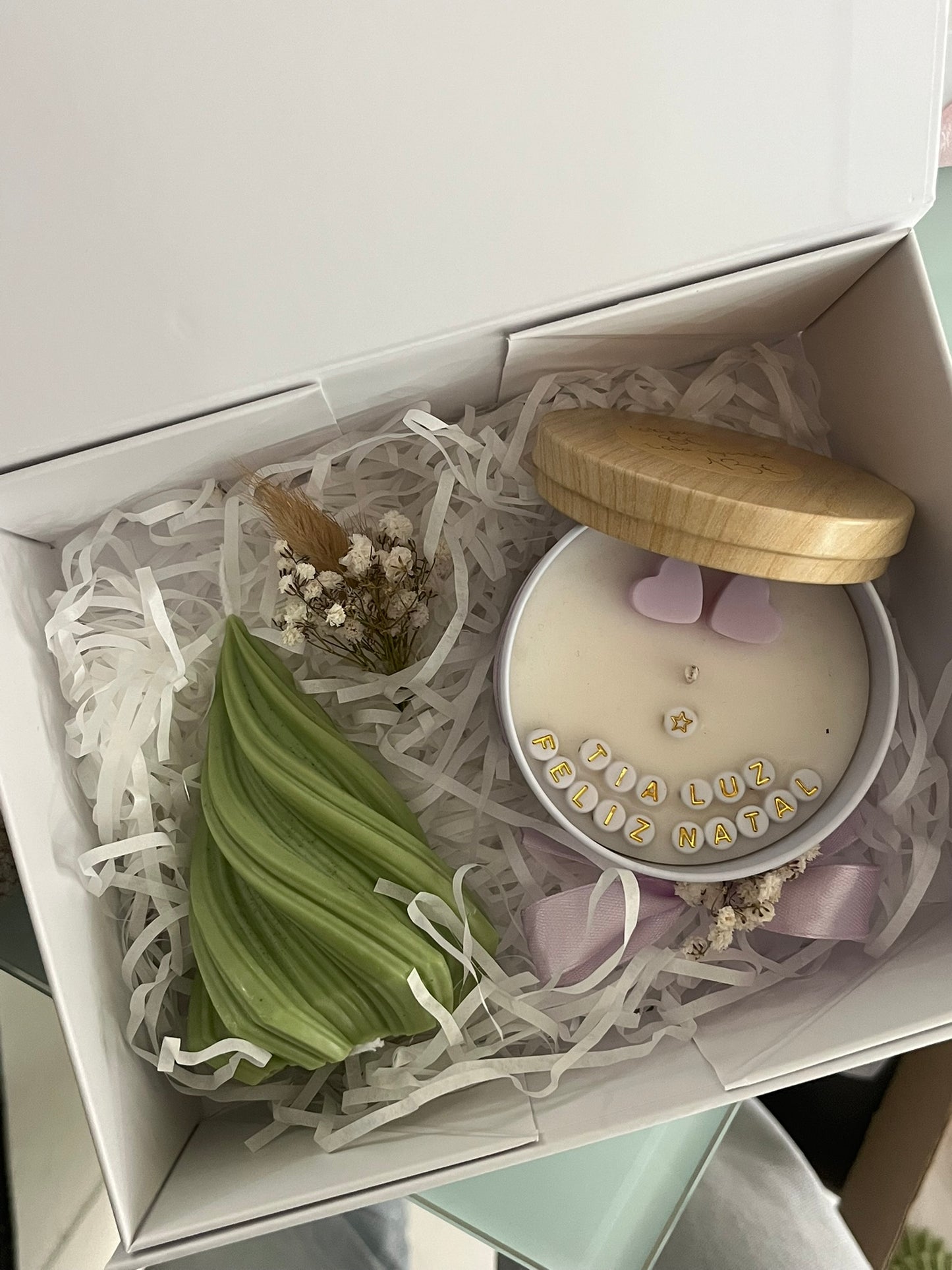 Box Presente de Natal | Vela Pinheiro Twist + Vela Personalizada Grande | Coleção de Natal